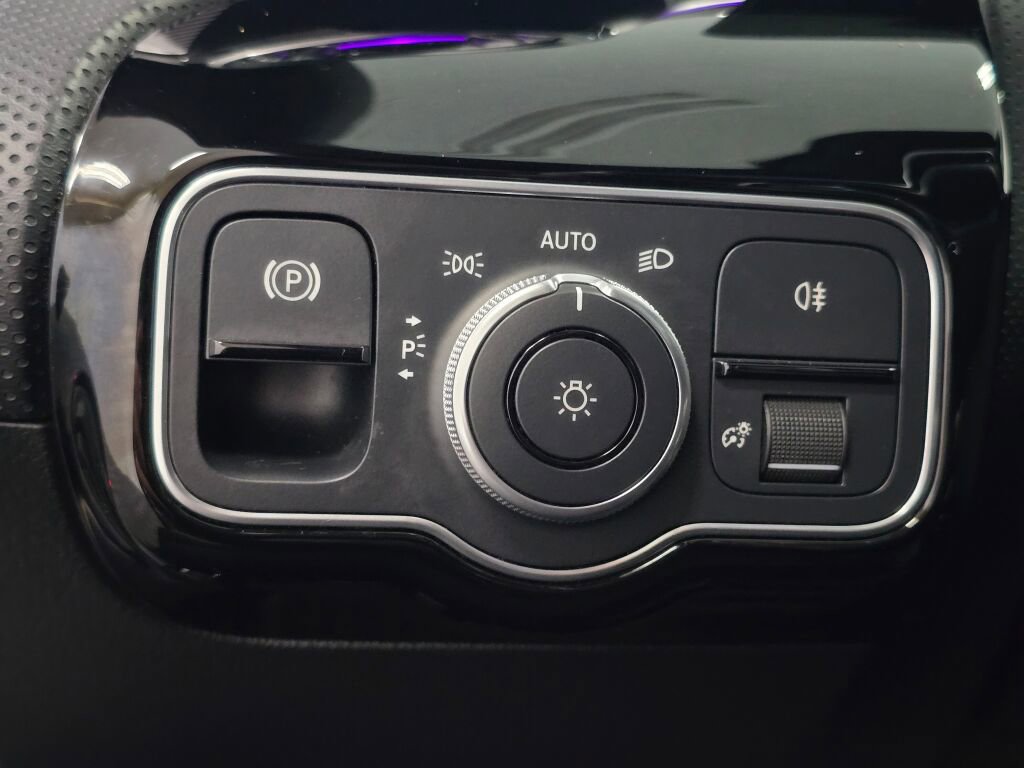 Used 2022 Mercedes-Benz CLA 250 4MATIC image 35