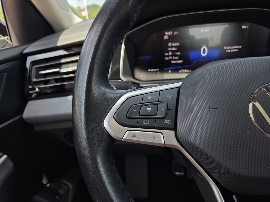 Used 2025 Volkswagen Jetta SE FWD image 27