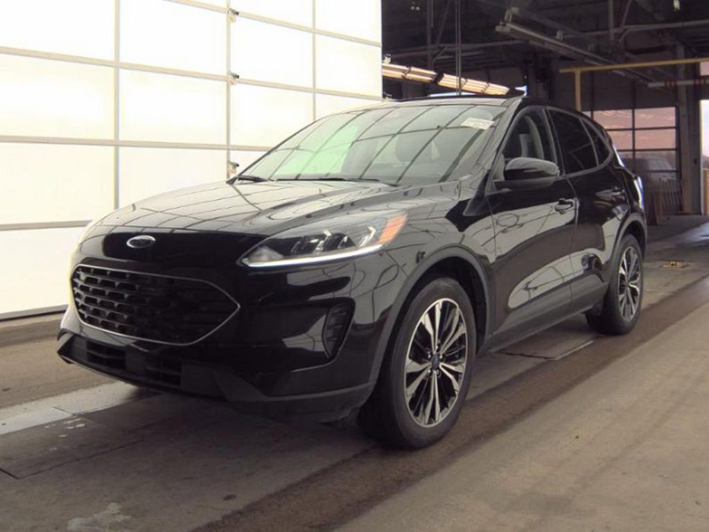 Used 2022 Ford Escape SE w/ SE Sport Appearance Package image 2