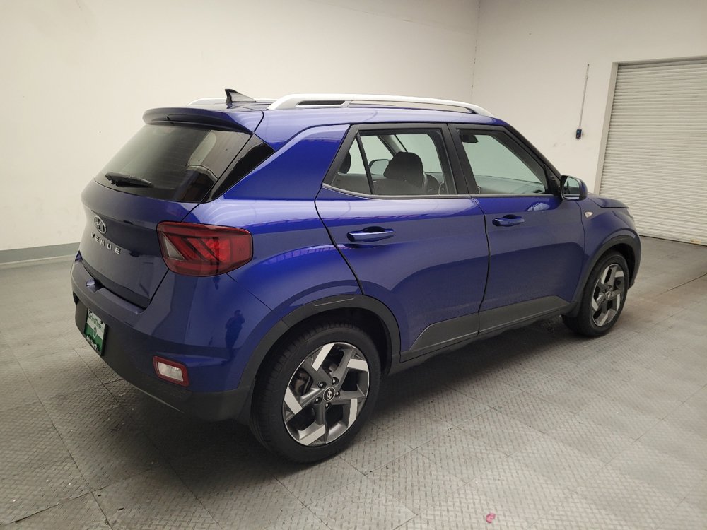 Used 2021 Hyundai Venue SEL w/ Premium Package FWD image 9