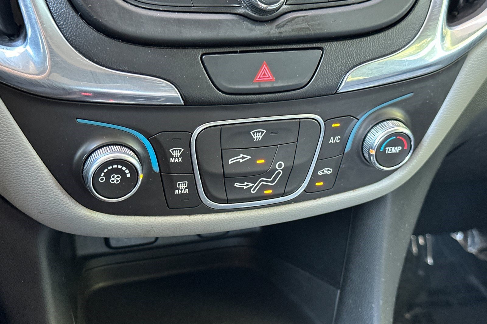 Used 2018 Chevrolet Equinox LS FWD image 16