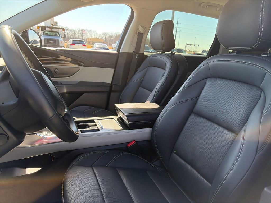 Used 2025 Lincoln Nautilus Premier w/ Equipment Group 102A image 18