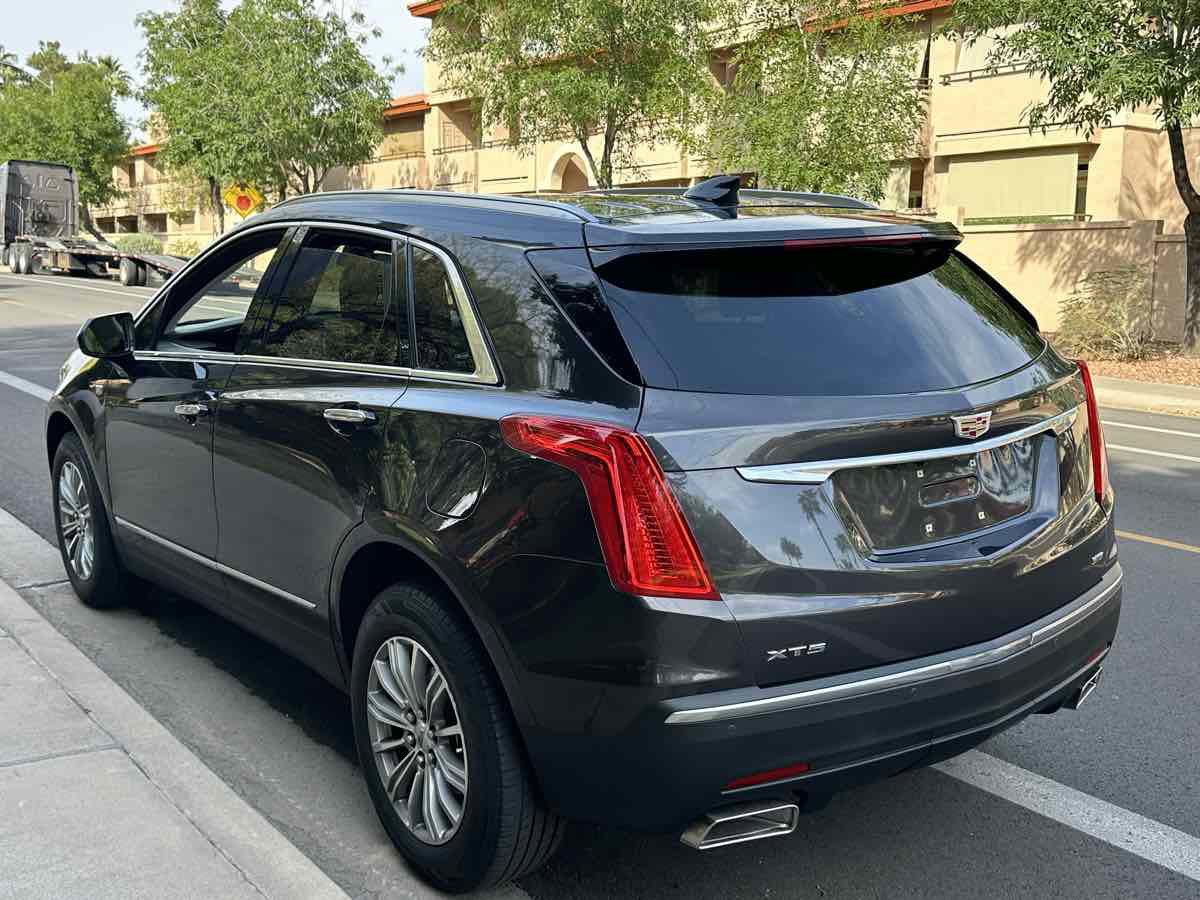 Used 2017 Cadillac XT5 Luxury w/ Driver Awareness Package image 6
