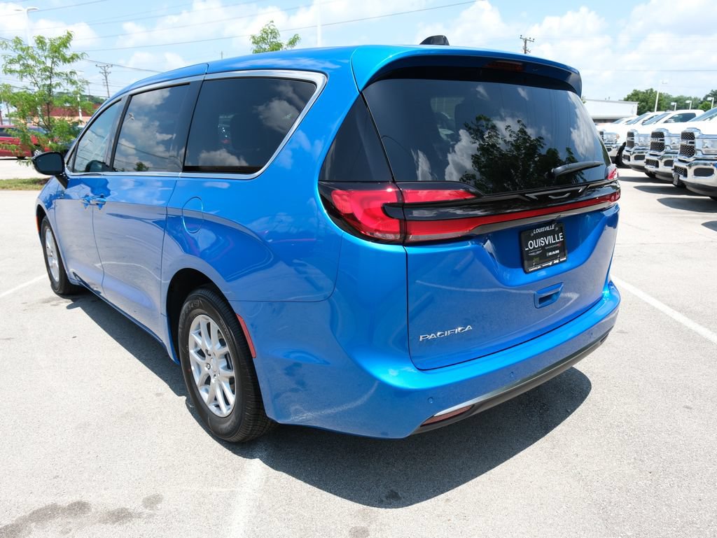 New 2027 Chrysler Pacifica Select w/ Family Tech Group FWD image 10