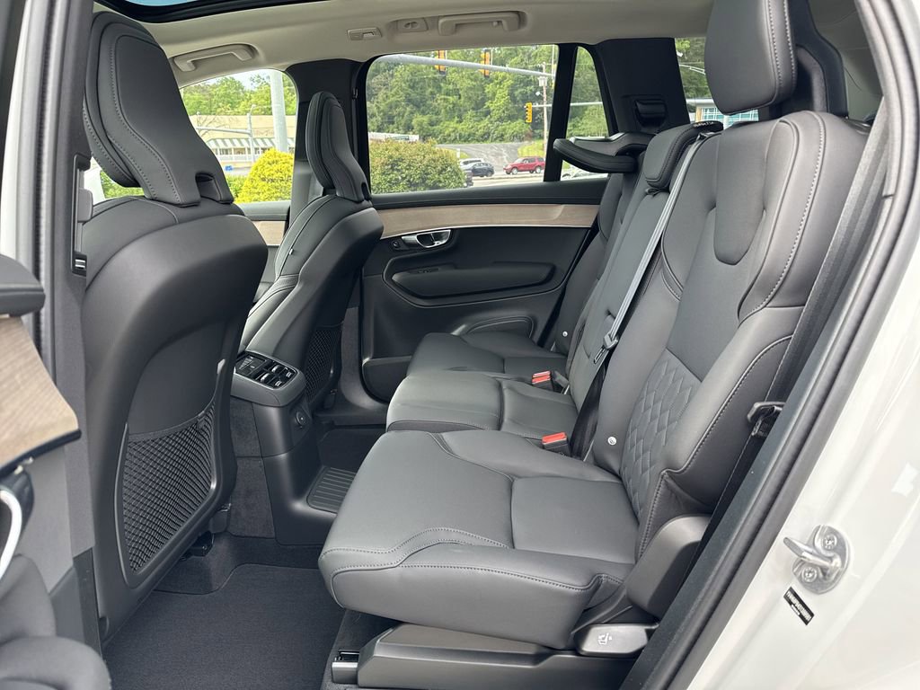 New 2025 Volvo XC90 T8 Plus w/ Protection Package Premier image 11