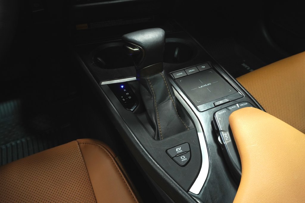 Used 2022 Lexus UX 250h w/ Premium Package AWD/4WD image 21