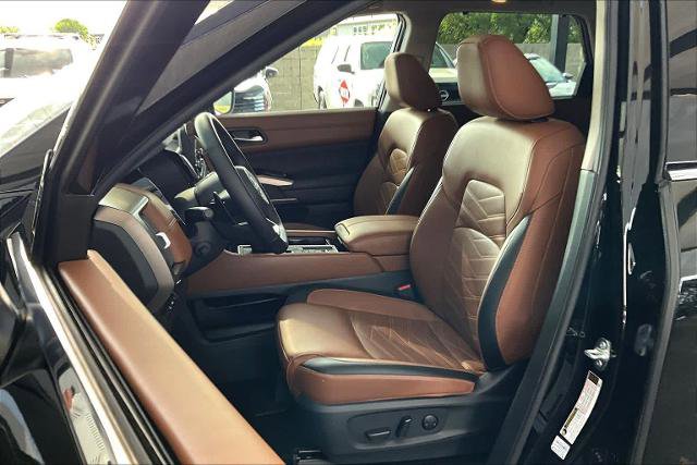Certified 2024 Nissan Pathfinder Platinum w/ Cargo Package image 8