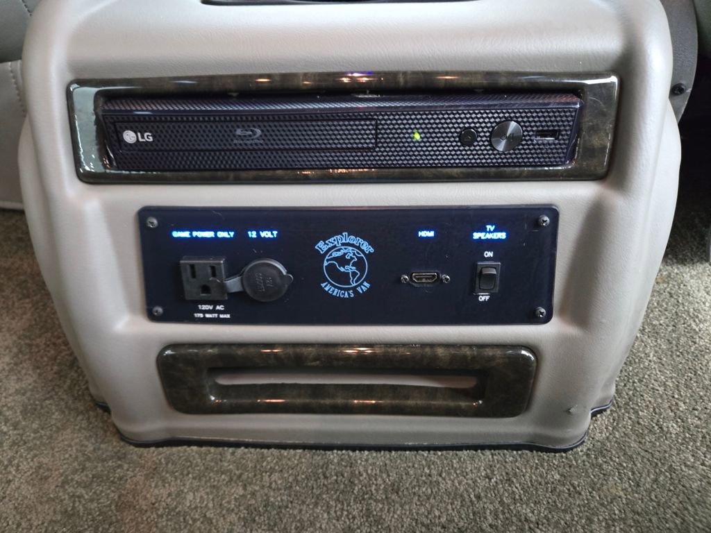 Used 2023 GMC Savana 2500 image 35