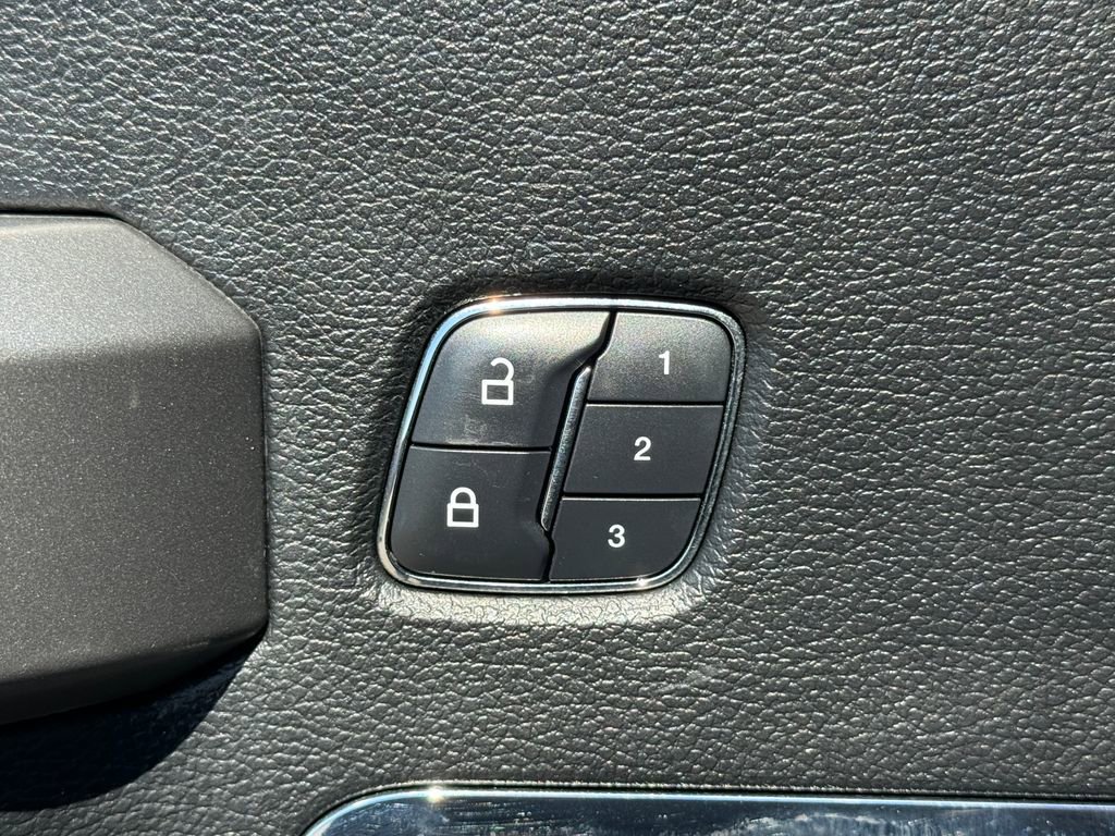 Used 2016 Ford F150 Platinum w/ Technology Package image 23