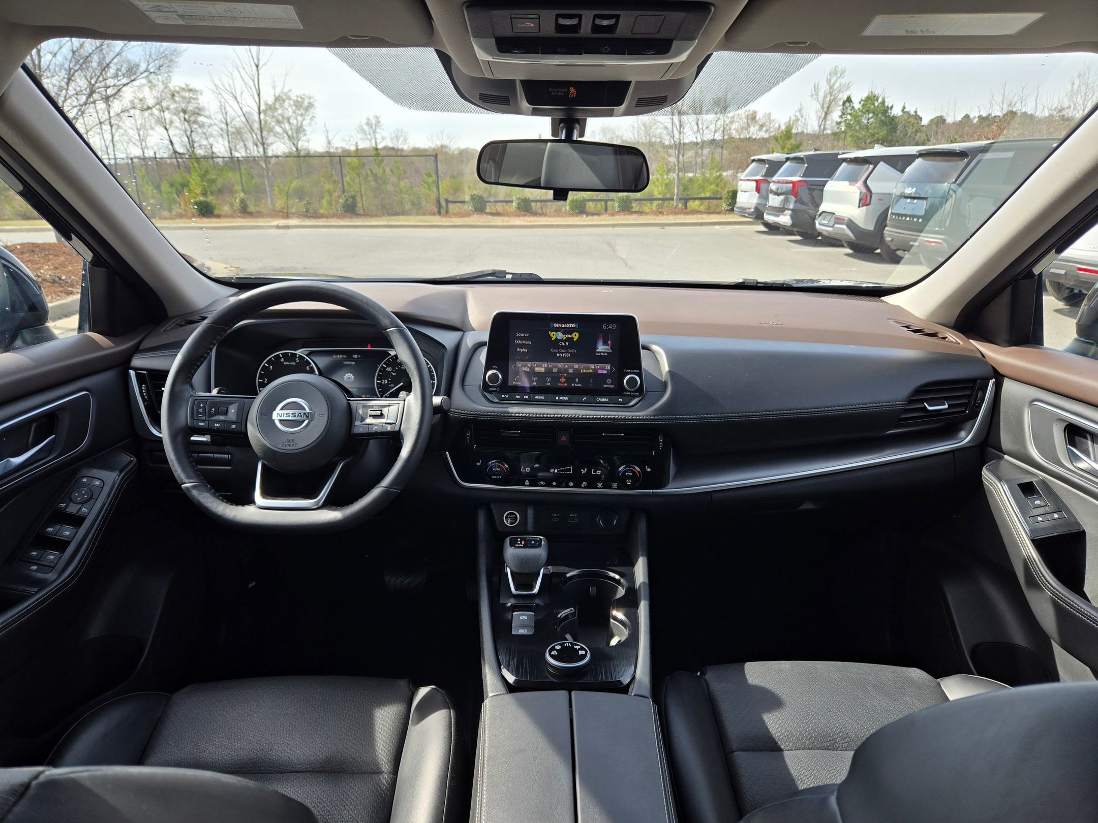 Used 2021 Nissan Rogue SV w/ Premium Package image 10