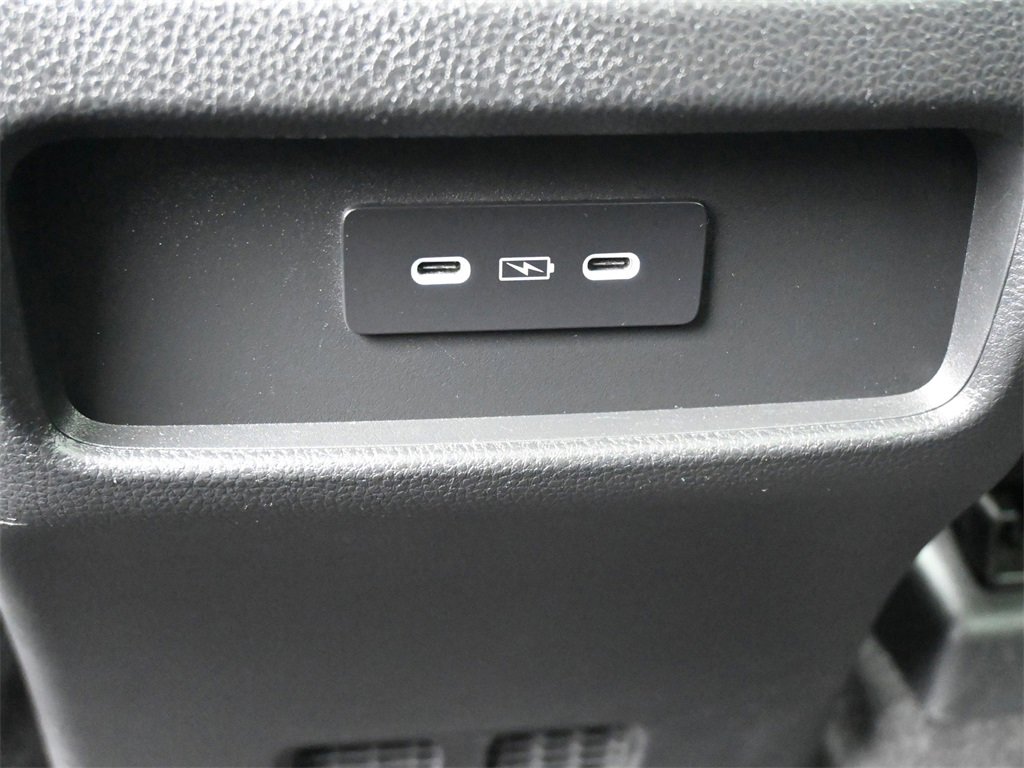 Used 2025 Honda Pilot Touring image 19
