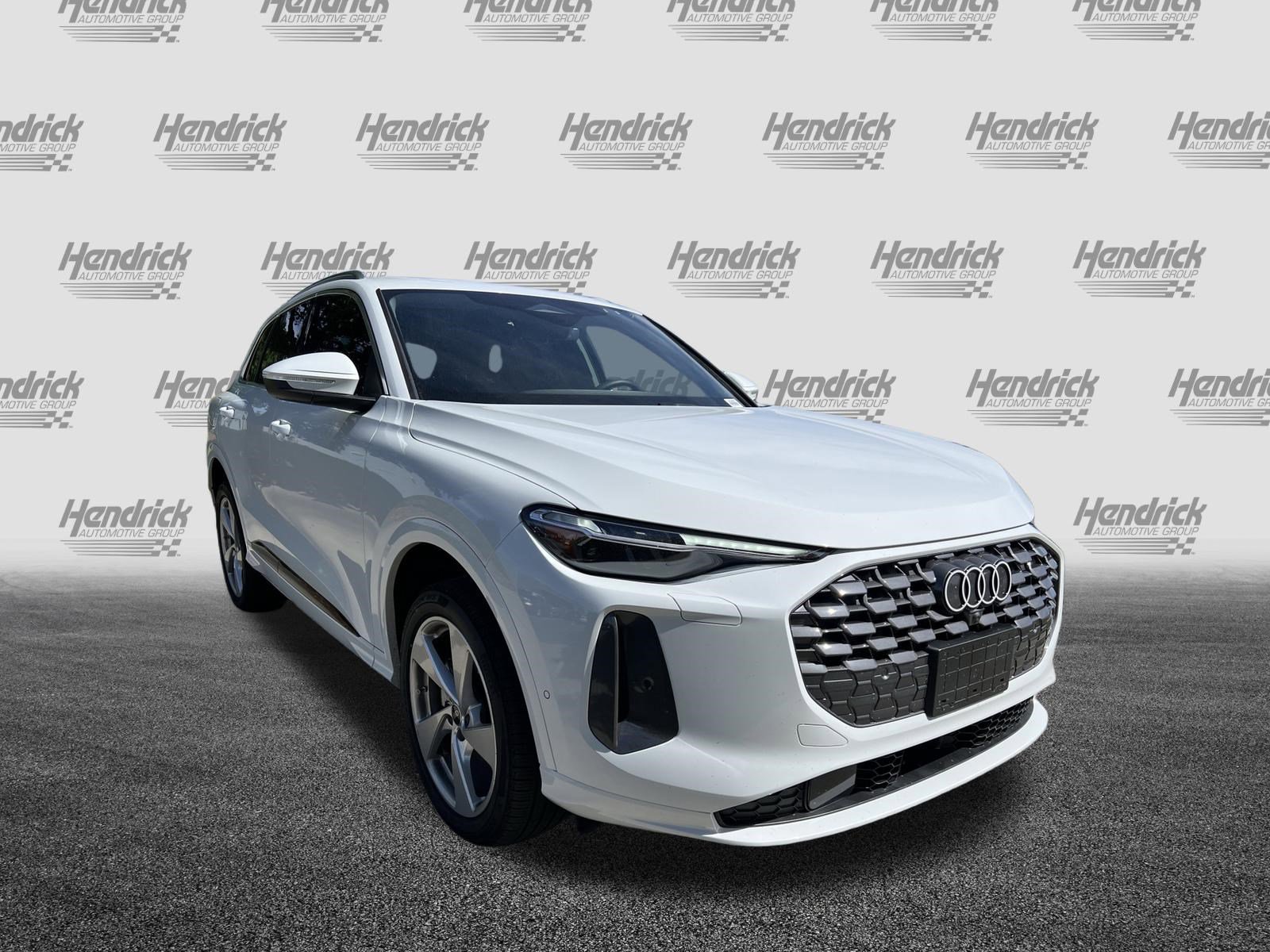 Used 2025 Audi Q5 Premium w/ Premium Plus AWD/4WD image 2