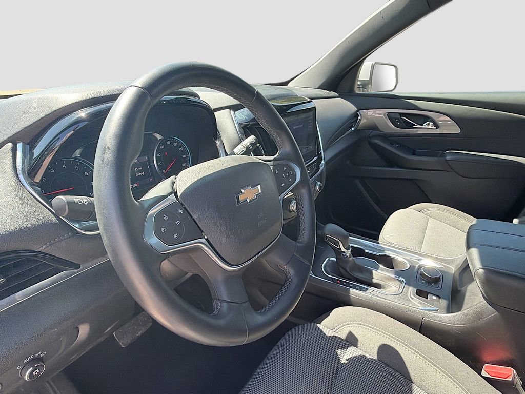 Used 2023 Chevrolet Traverse LT image 11