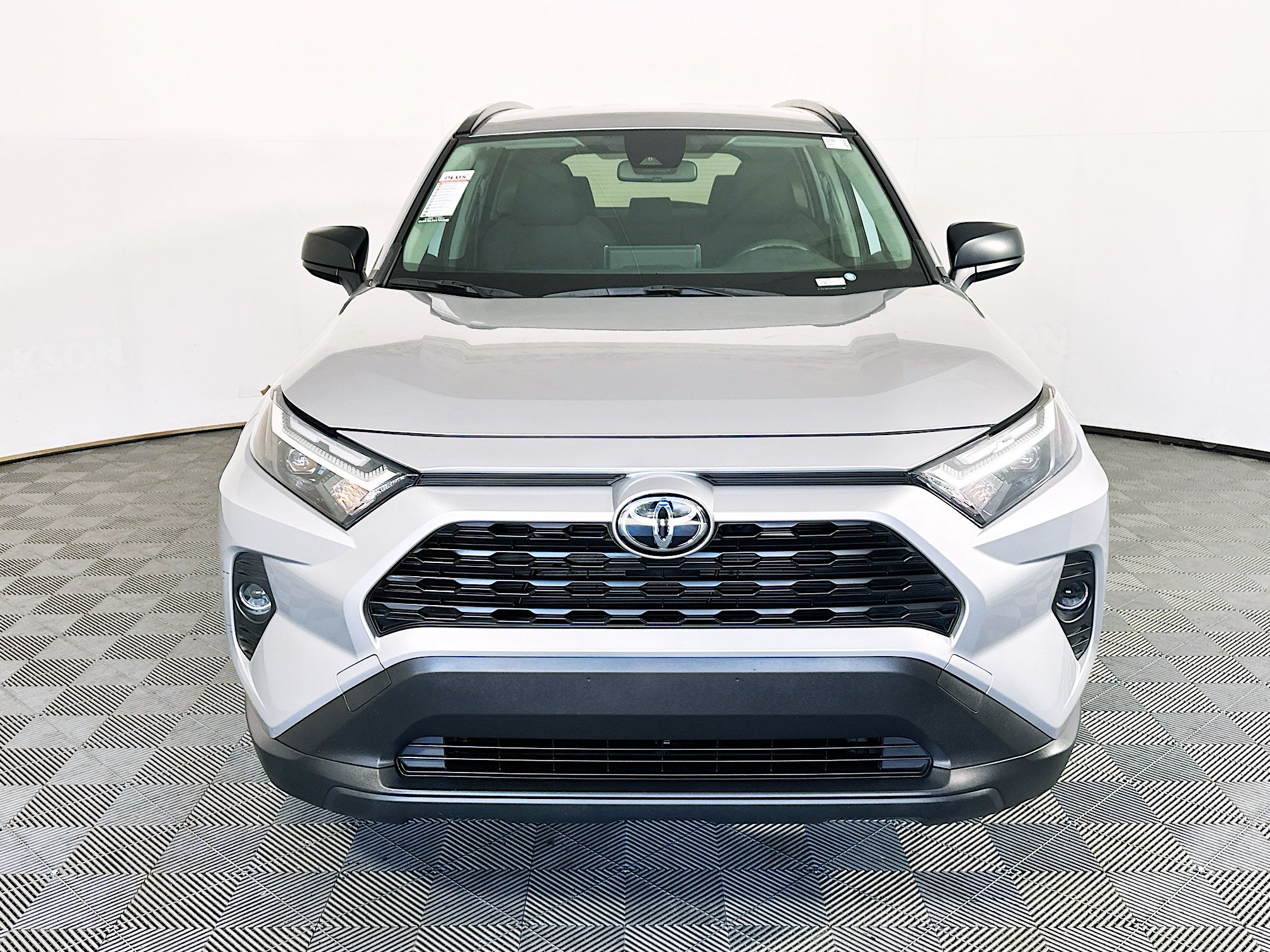 Used 2025 Toyota RAV4 LE AWD/4WD image 8