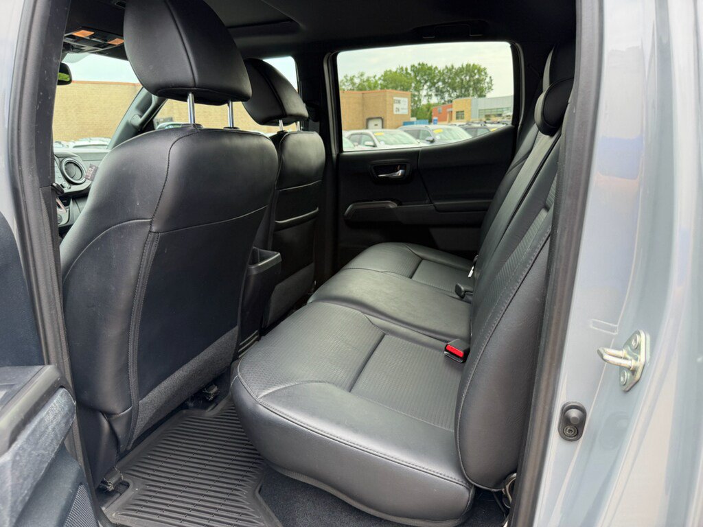 Used 2021 Toyota Tacoma TRD Off-Road w/ TRD Premium Off Road Package AWD/4WD image 9