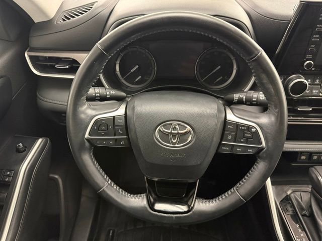 Used 2021 Toyota Highlander XLE image 17
