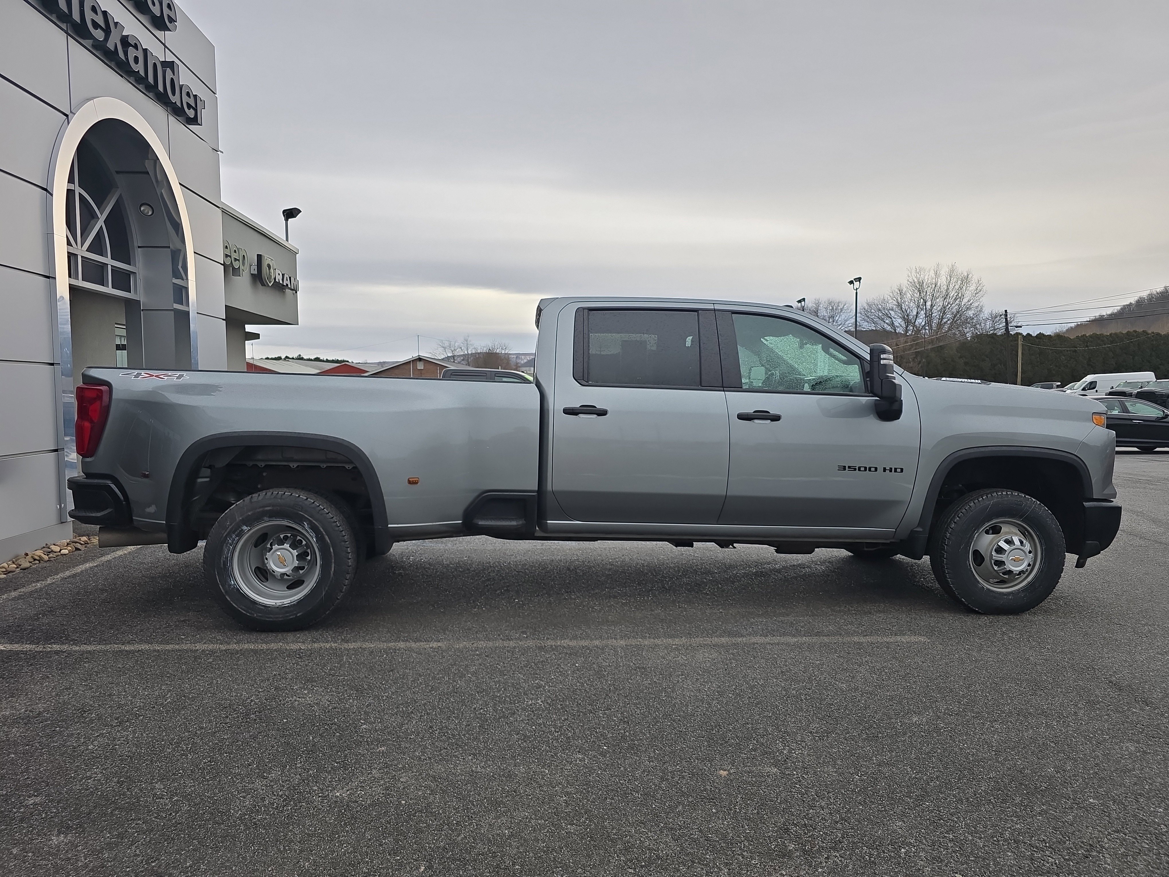 Used 2024 Chevrolet Silverado 3500 W/T video 2
