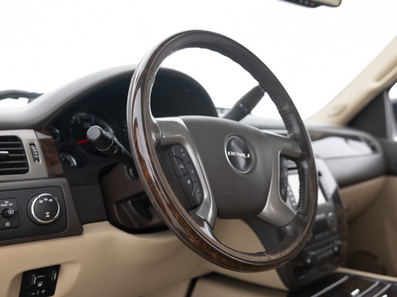 Used 2013 GMC Sierra 2500 Denali w/ Suspension Package, Off-Road image 27