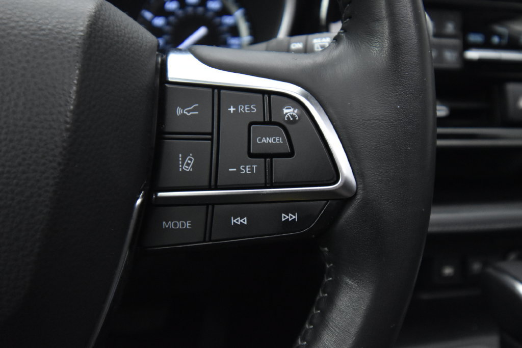 Used 2020 Toyota Highlander XLE AWD/4WD image 31