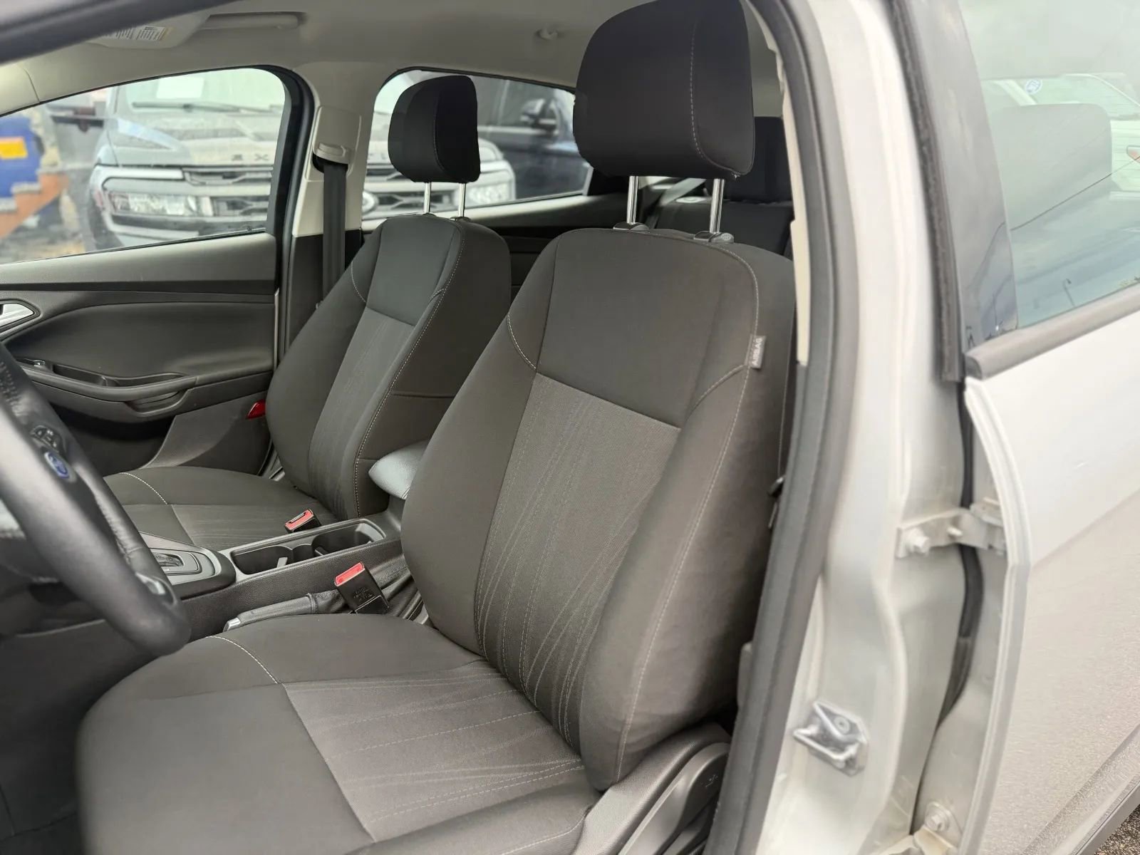 Used 2018 Ford Focus SE w/ Cold Weather Package FWD image 45