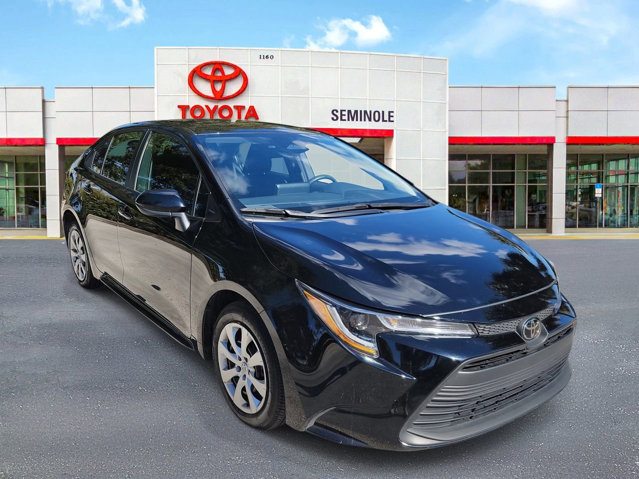 Used 2025 Toyota Corolla LE image 2