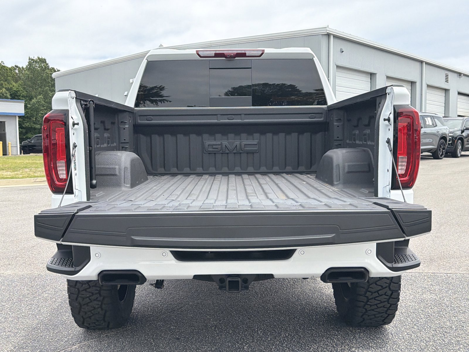 Used 2025 GMC Sierra 1500 AT4 w/ AT4 Premium Package AWD/4WD image 32
