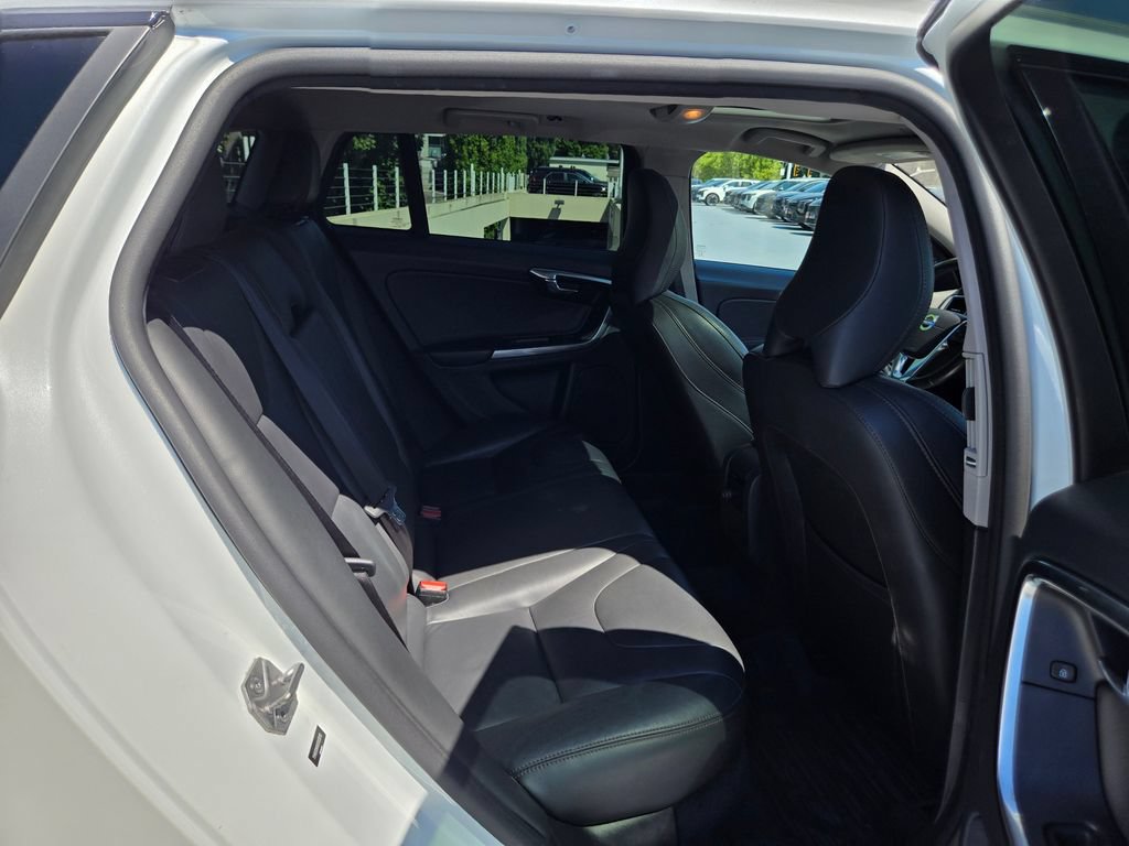 Used 2016 Volvo V60 T5 Cross Country w/ Convenience Package AWD/4WD image 12