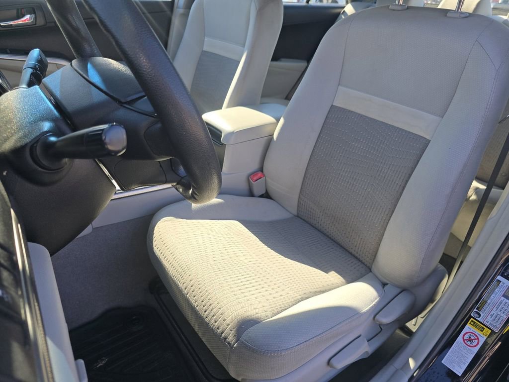 Used 2014 Toyota Camry LE image 19