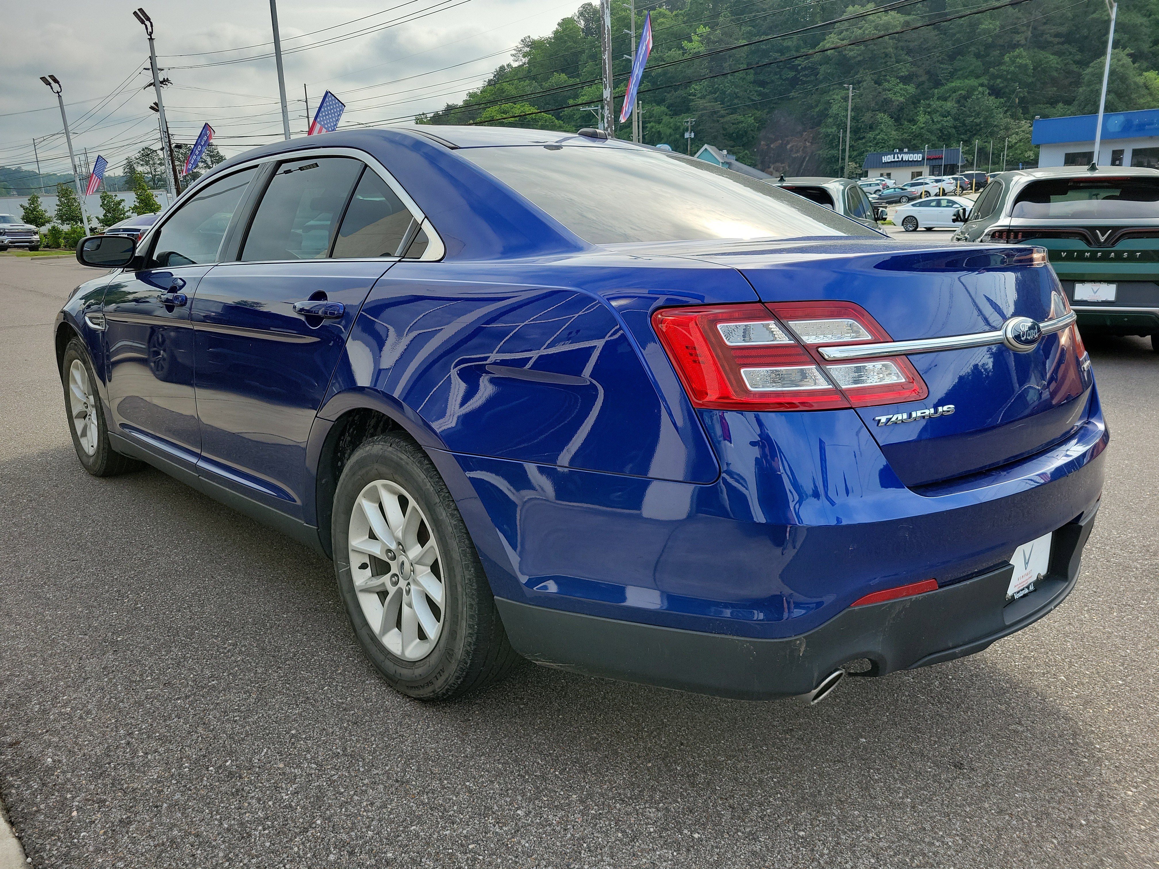 Used 2013 Ford Taurus SE image 7