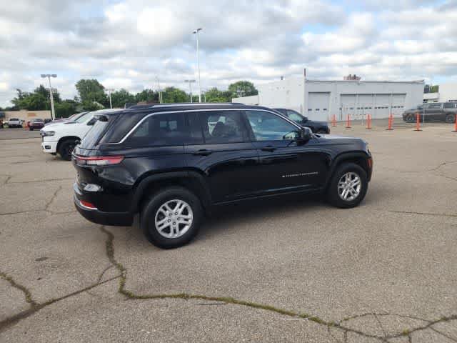 Certified 2023 Jeep Grand Cherokee Laredo w/ Trailer Tow Prep Group (B) AWD/4WD image 15
