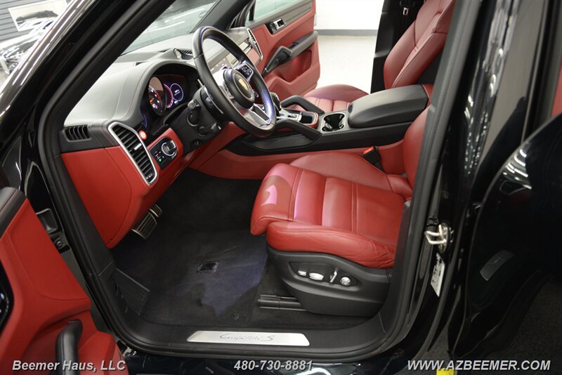 Used 2021 Porsche Cayenne S AWD/4WD image 17