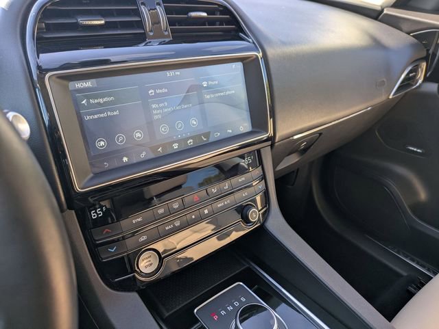 Used 2020 Jaguar F-PACE Premium image 11