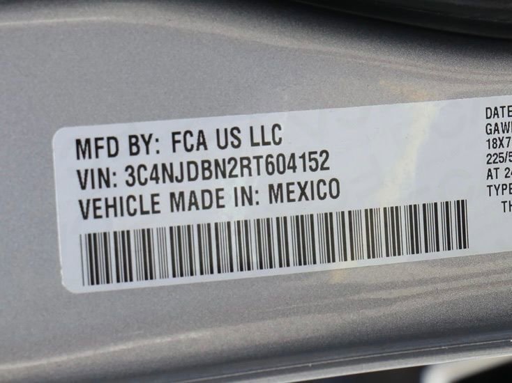 Used 2024 Jeep Compass Latitude image 33