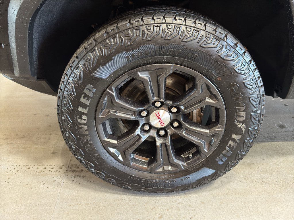 Used 2023 GMC Canyon Elevation w/ Elevation Premium Package image 9