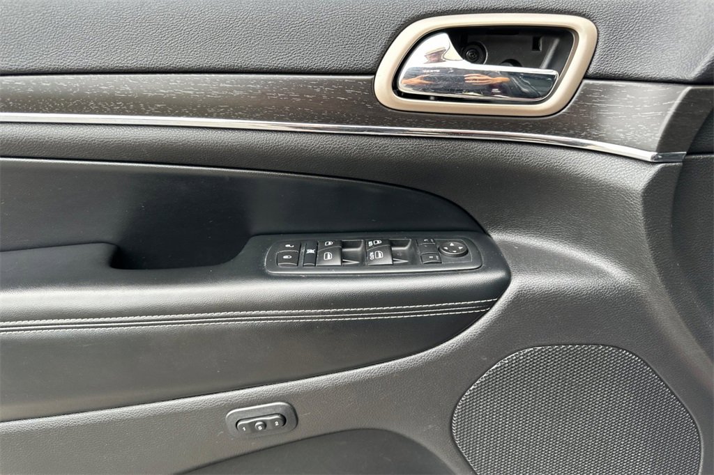 Used 2016 Jeep Grand Cherokee Limited image 12