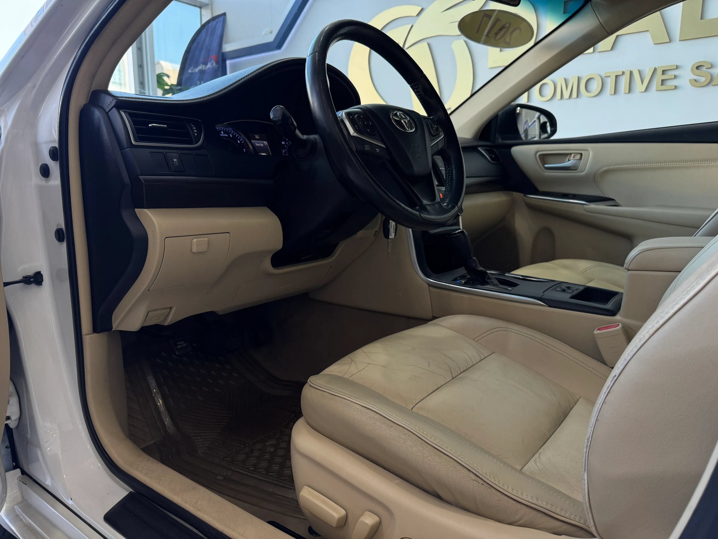 Used 2017 Toyota Camry XLE FWD image 13