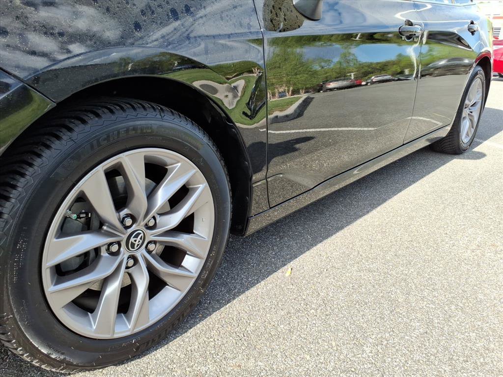 Used 2019 Toyota Avalon XLE w/ Moonroof Package FWD image 9
