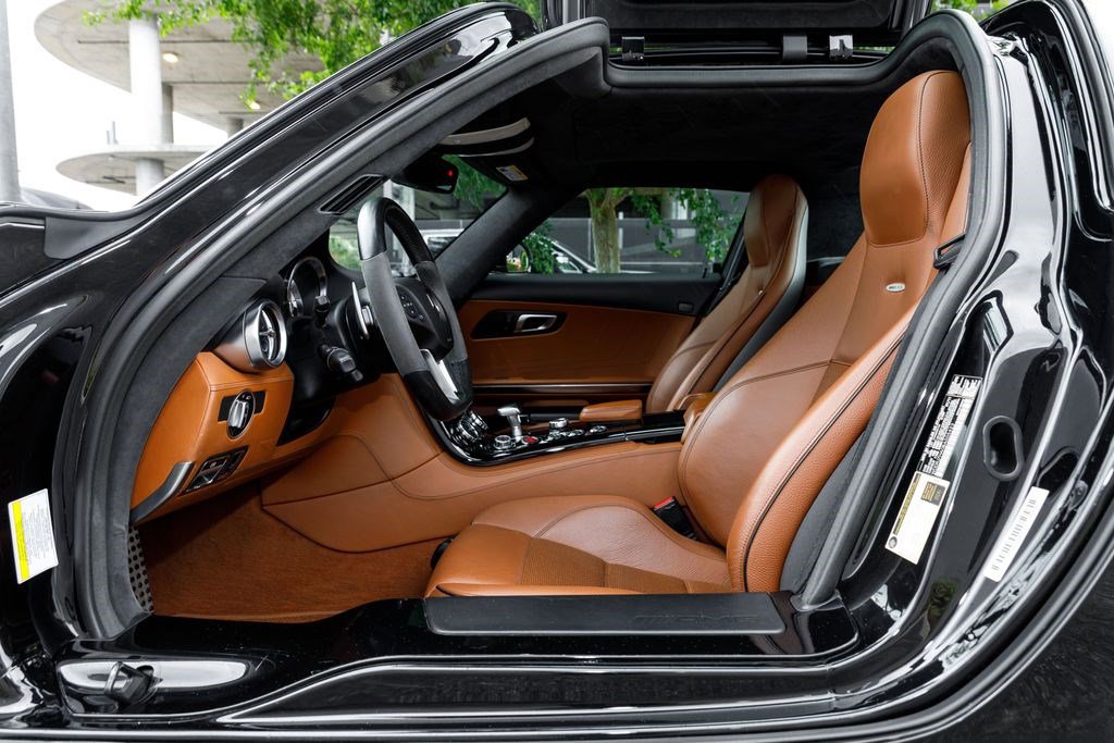 Used 2011 Mercedes-Benz SLS AMG Coupe image 11