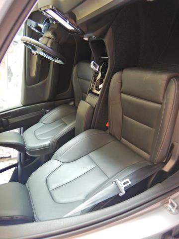 Used 2025 Volvo XC40 B5 Plus AWD/4WD image 14