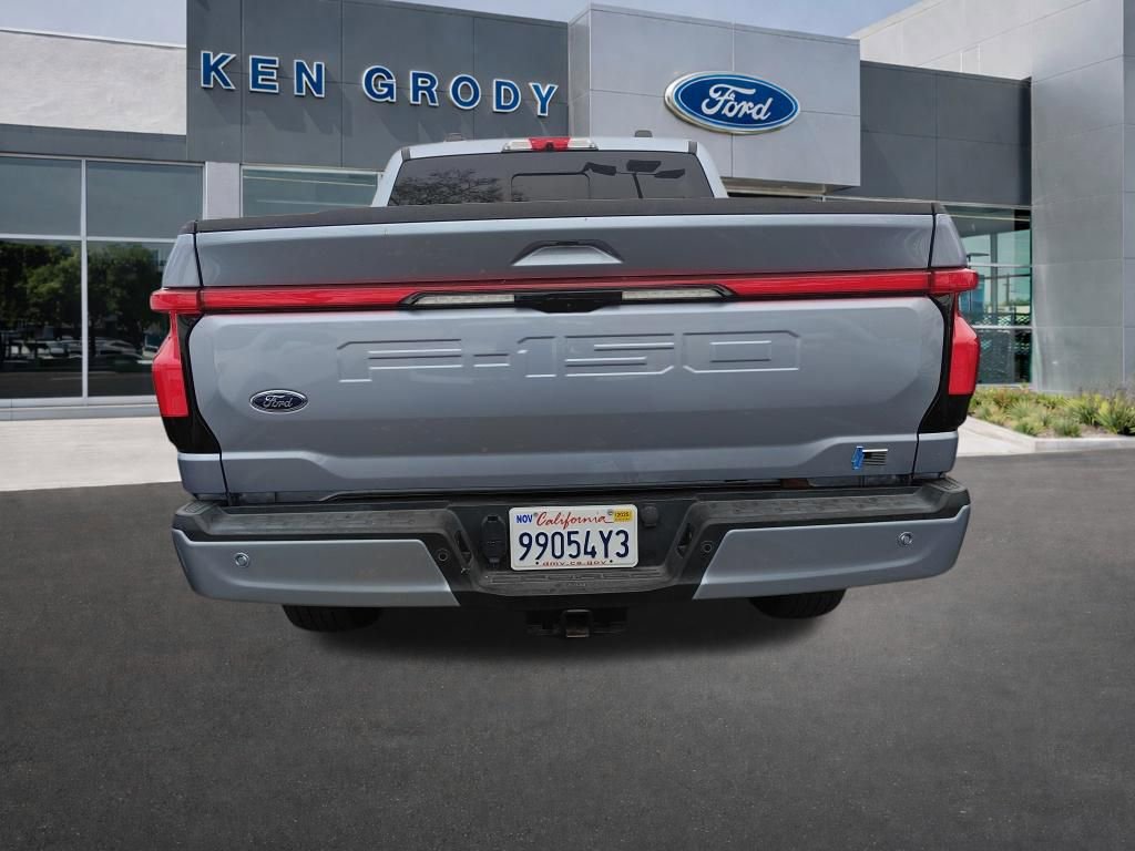 Used 2022 Ford F150 Lightning Lariat image 4