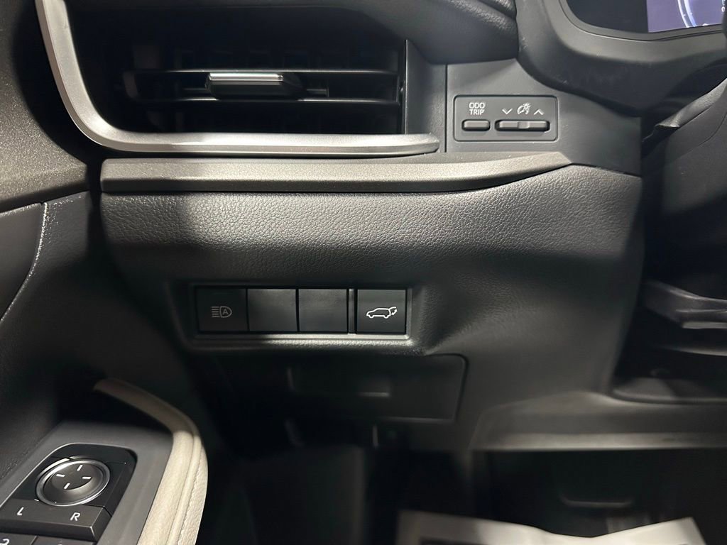 Used 2025 Toyota Grand Highlander AWD image 17