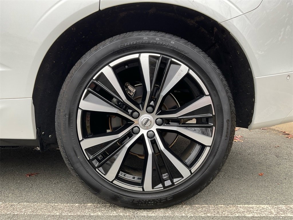 Certified 2023 Volvo XC60 B5 Plus w/ Climate Package image 16