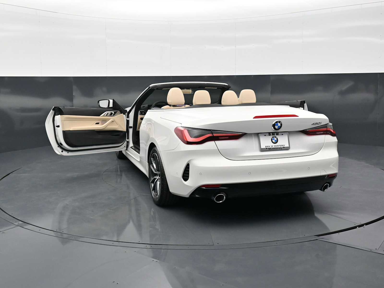 Used 2024 BMW 430i Convertible w/ Premium Package image 32