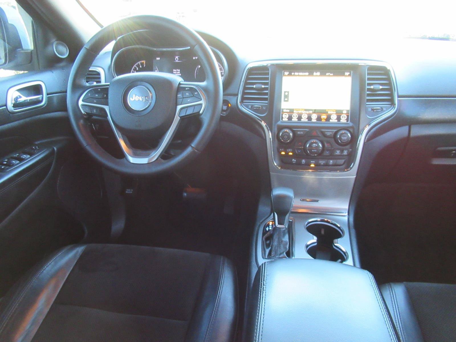 Used 2018 Jeep Grand Cherokee Altitude RWD image 13