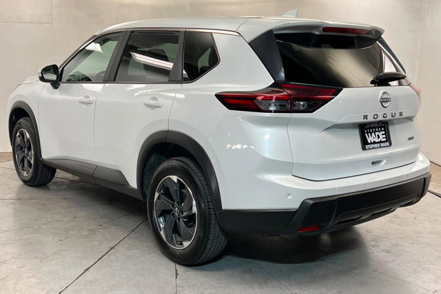 Used 2025 Nissan Rogue SV image 3