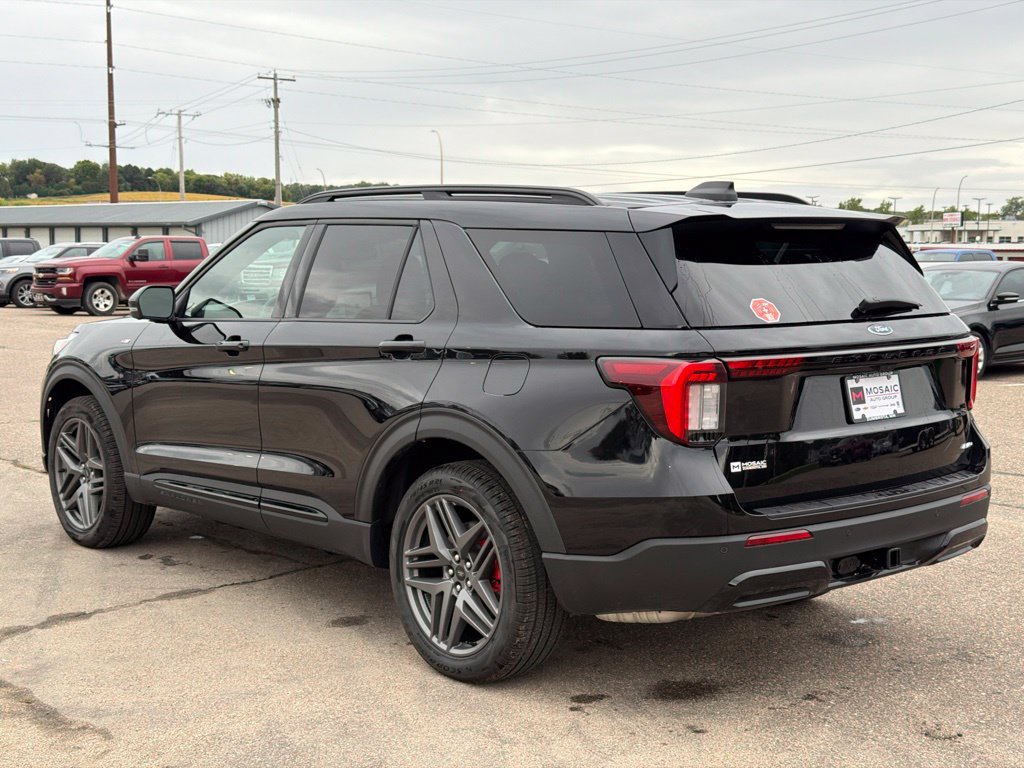 New 2026 Ford Explorer ST-Line w/ ST-Line Street Pack AWD/4WD image 5