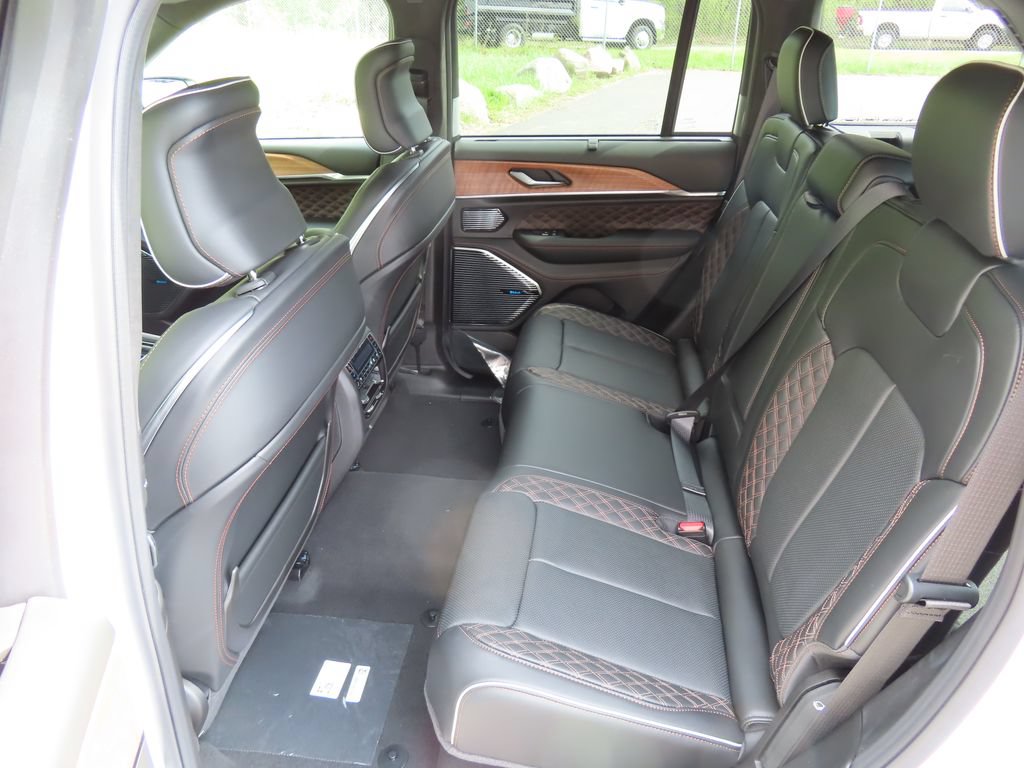 New 2026 Jeep Grand Cherokee Summit AWD/4WD image 27