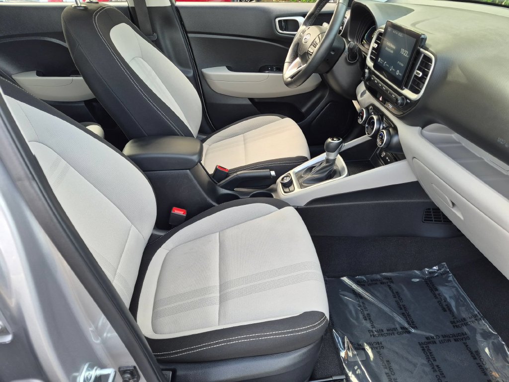 Used 2025 Hyundai Venue SEL FWD image 29