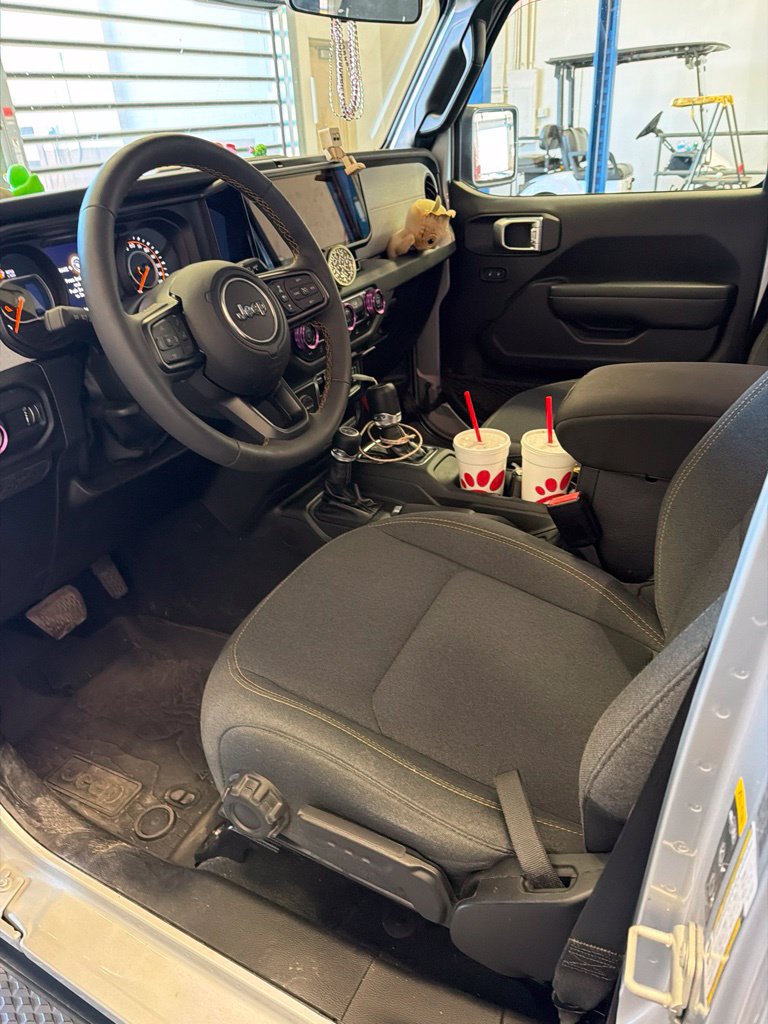Used 2024 Jeep Gladiator Sport AWD/4WD image 1