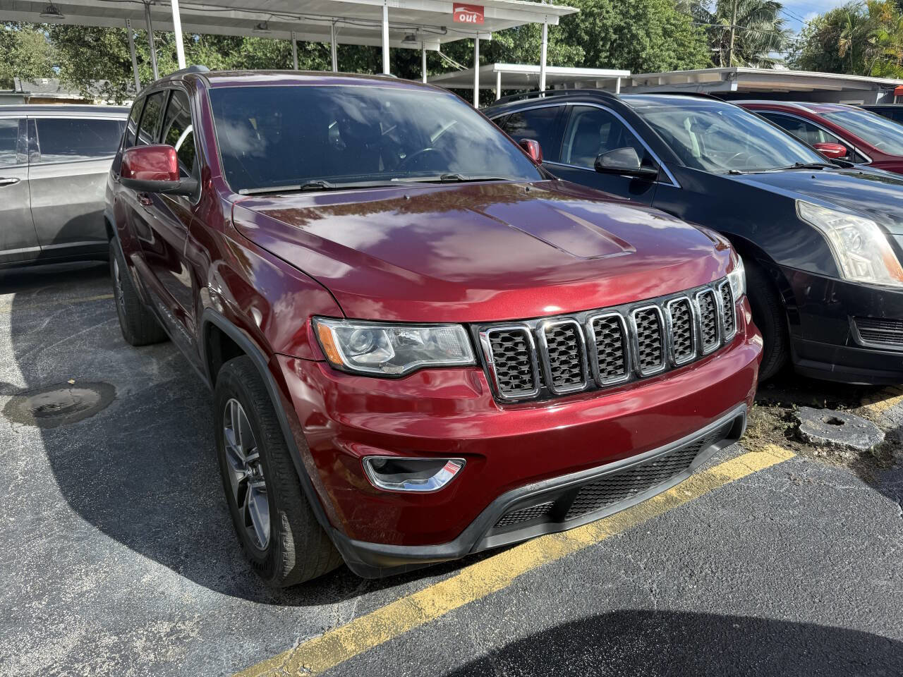 Used 2018 Jeep Grand Cherokee Laredo image 3